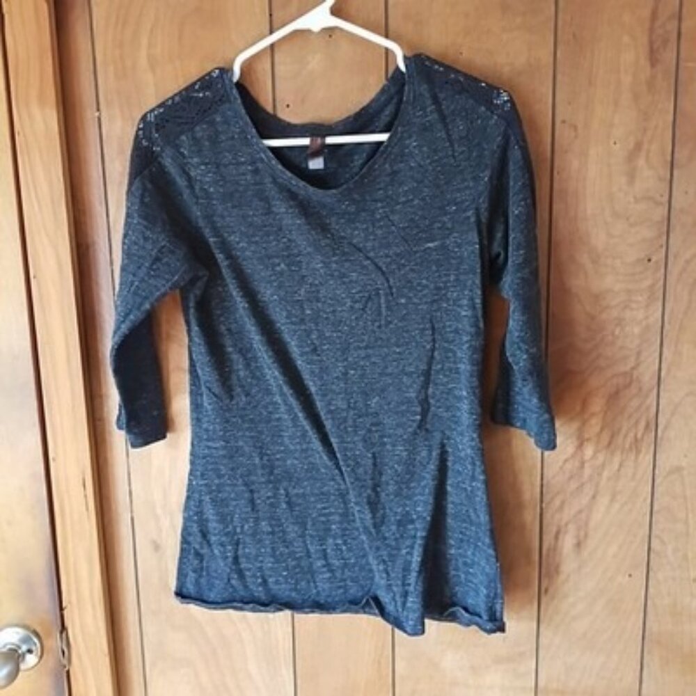District Made Top Womens Medium Gray 3/4 Sleeve Poly Cotton Rayon Soft